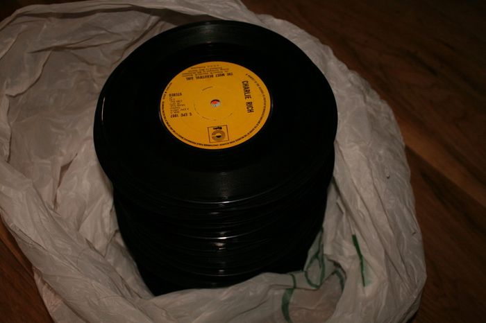 Single Vinyl's  85 pieces