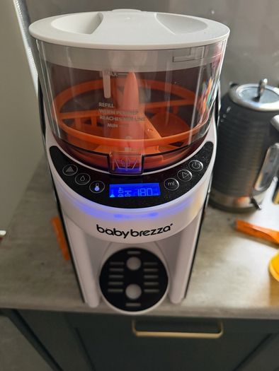 Baby Brezza Formula Pro Advanced MINT CONDITION hardly used