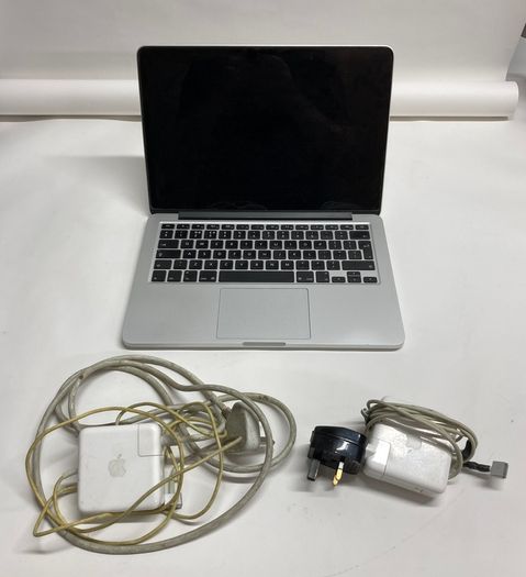 MacBook Pro 2017 for Parts + 2 apple adapters
