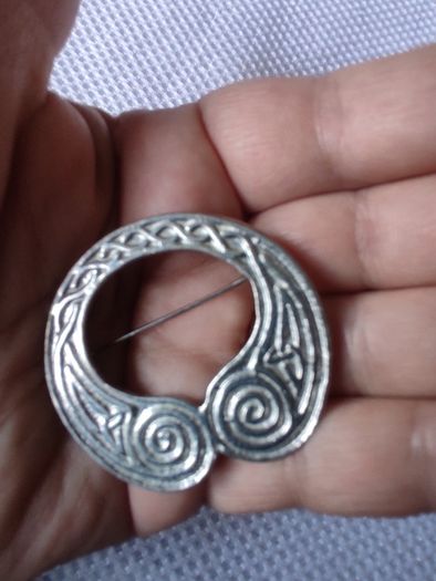 brooch
