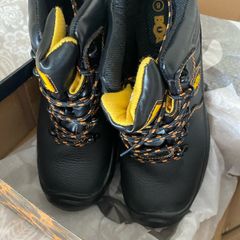 work boots steel cap..