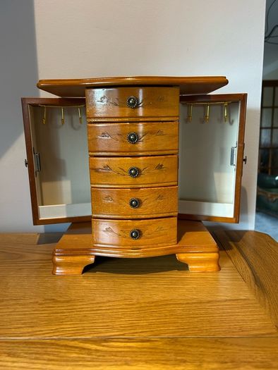 Jewellery box