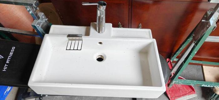 Bathroom sink