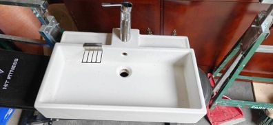 Bathroom sink