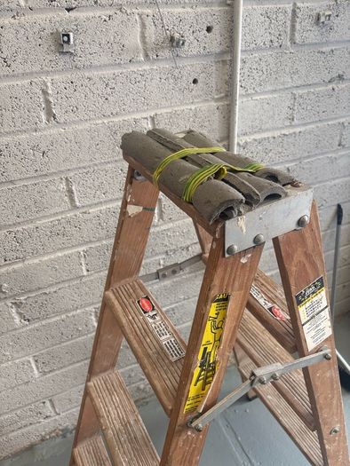 4.5ft wooden ladder