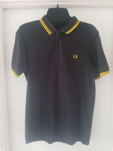 Fred Perry black teeshirt