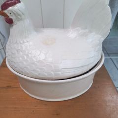 Ceramic Hen Egg Container