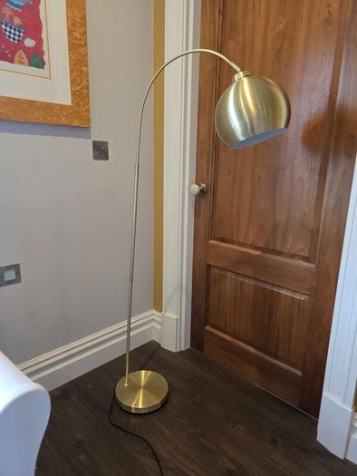 Gold arc free standing lamp