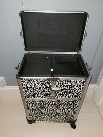 Beauty case on wheels Like New