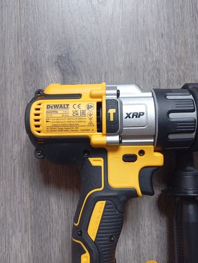 DeWalt Batteries & Charger (New)