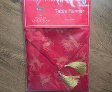 Red gold table runner