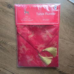 Red gold table runner