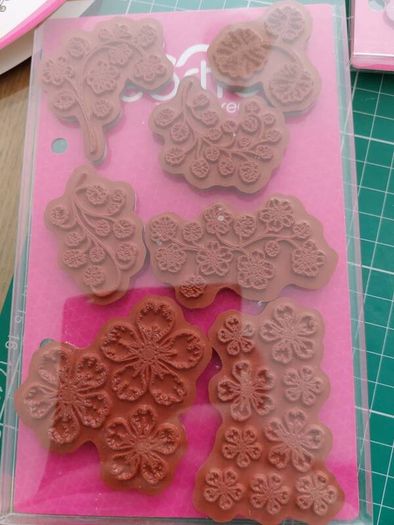 Heartfelt stamps and dies set- wildwood florals and bird heaven