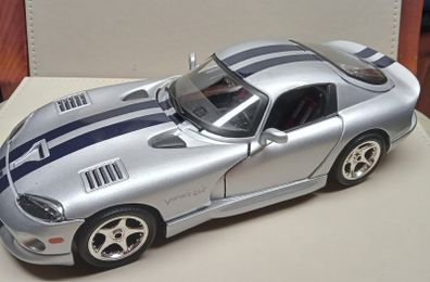 Burago Dodge Viper Gts Coupe 1.18 Scale