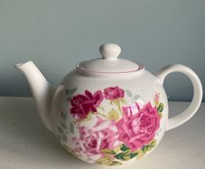 Nina Campbell by Roy Kirkham pink Roses tea pot