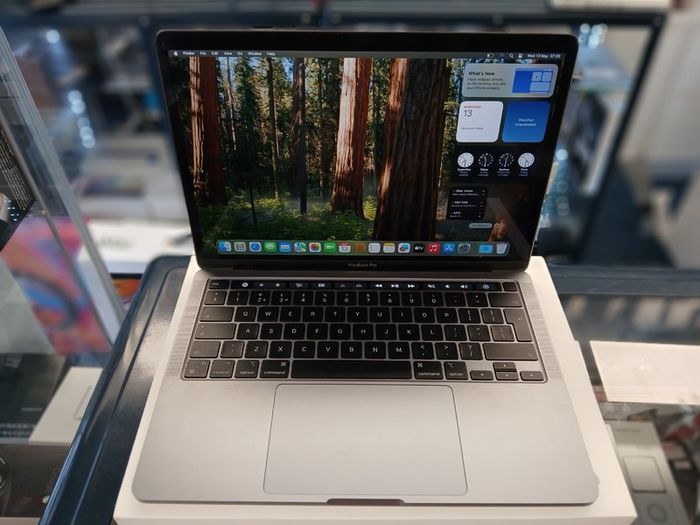 Apple Macbook Pro 2022 M2 | 13.3" | Touch Bar M2 8-core Cpu | 10-core Gpu | 8 Gb | 256 Gb Ssd | Space Gray |  Maximum Capacity : 91%