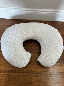 Feeding / nursing pillow