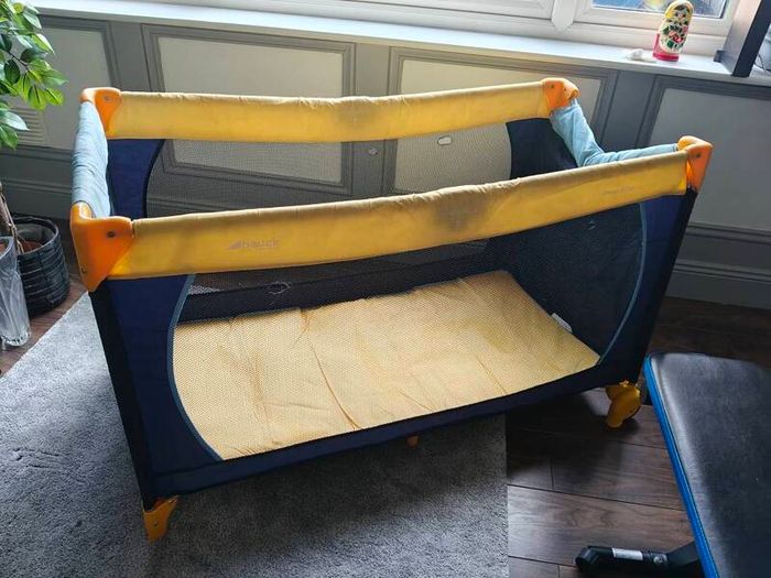 travel cot
