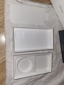 iPhone 14 box