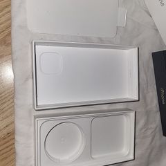 iPhone 14 box