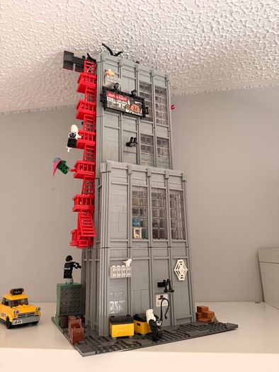 Daily Bugle modular building LEGO compatible brick set.