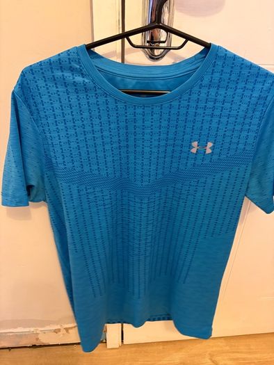 under armer t shirts men's small