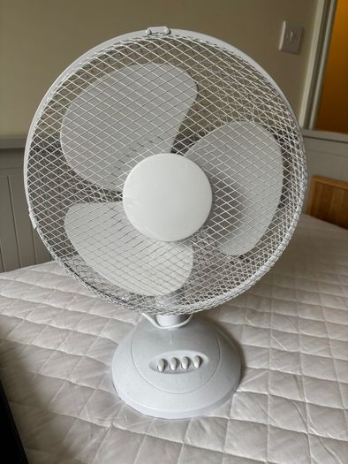Oscillating Table top Fan