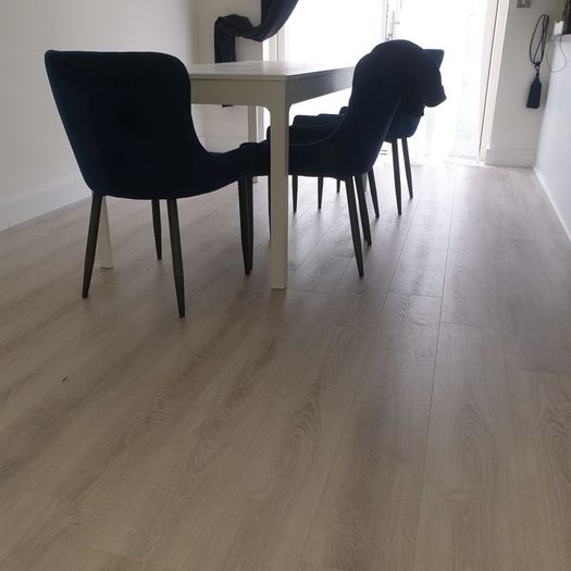 Laminate floor flooring  service