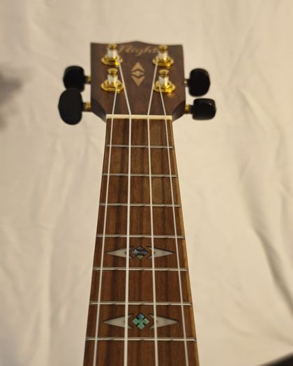 Flight DUC460CEQ Amara Concert Electro-Acoustic Ukulele + Padded Gig Bag