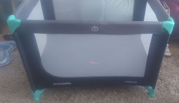 Miniuno travel cot like new