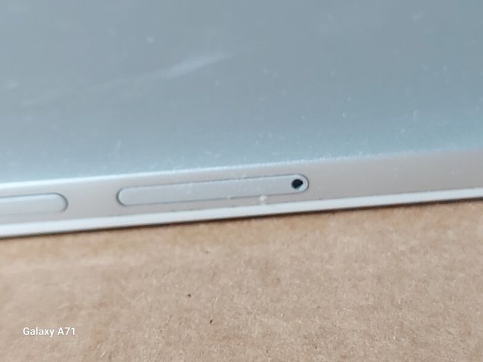 HUAWEI ASCEND not Booting up, asks to connect to Hi Suite in recovery mode, excellent cosmetic condition