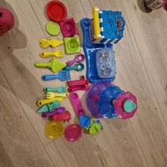 play doh bakery and cupcake sets