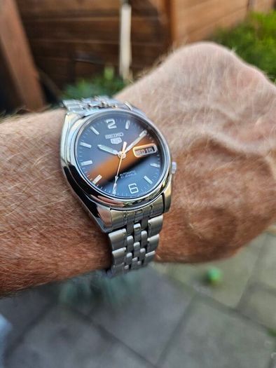 Watch Seiko 5 Automatic.