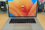 Touch Bar Apple MacBook Pro 15 A1707 (2017) 15.4'' Intel i7 @ 2.80 GHz 512GB SSD 16GB RAM Space Grey (Battery Cycle: 839)