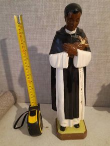 statue