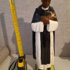 statue