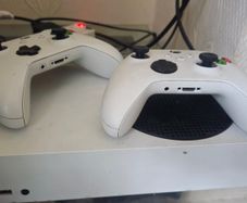 Xbox Series S 512GB & 2 Controllers