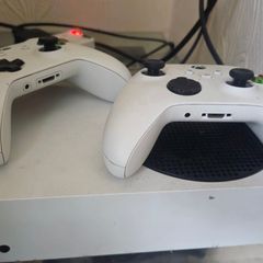Xbox Series S 512GB & 2 Controllers