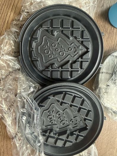 Mini waffle maker