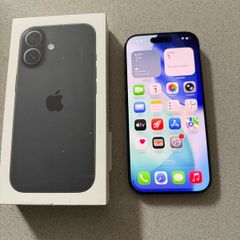 new iPhone 17 in box, only charged twice - 256GB - black