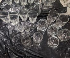Mixture of 14 drinking glasses