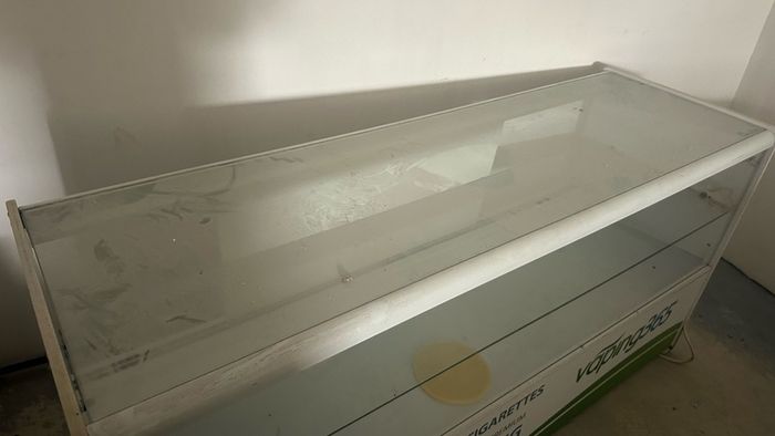 Shop glass counter unit