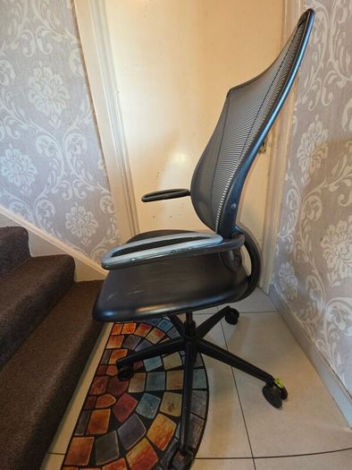 Humanscale Liberty Office chair - Needs arm pads!!