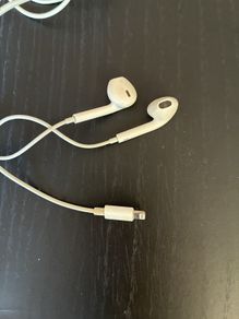 Apple iPhone earphones original