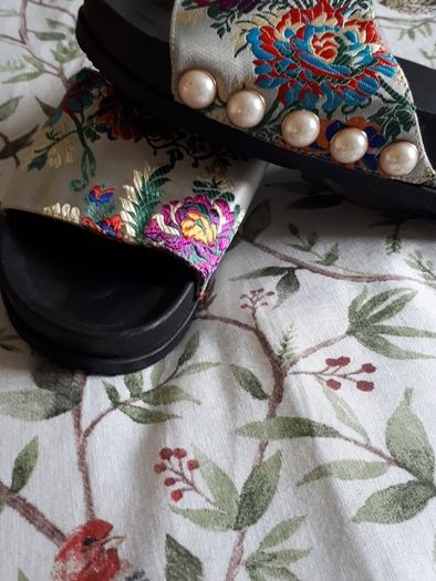 Oriental sliders