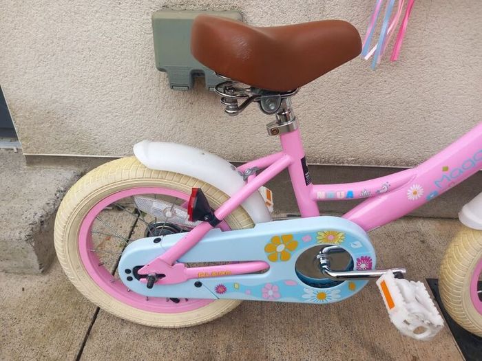 Kids maggic bike size 14 inch wheels