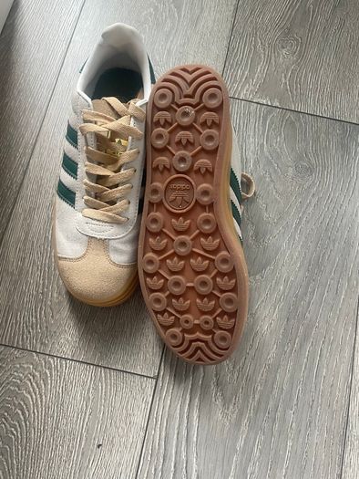 Trainers size 6