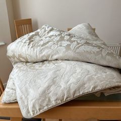 Brown Thomas Bed Throw Super King Size / Bedspread / Comforter