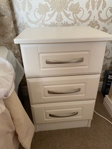 2 Bedside lockers