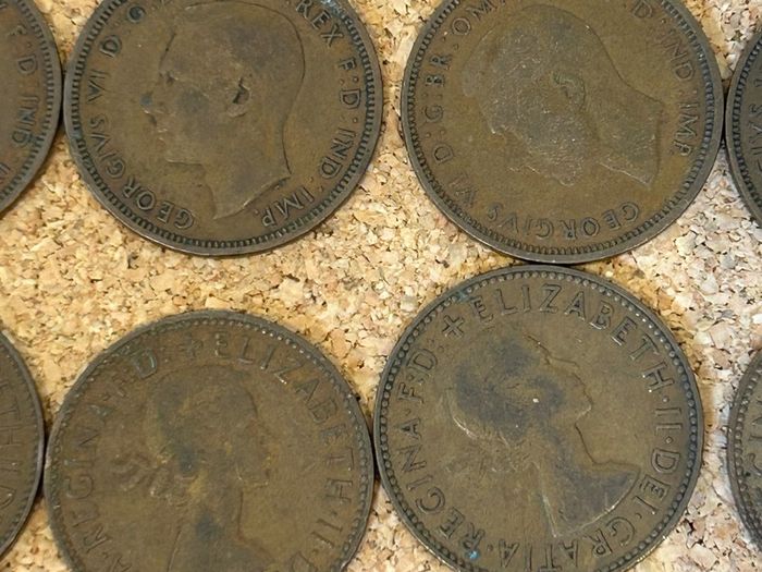 Old Great Britain Half Penny Coins (20)